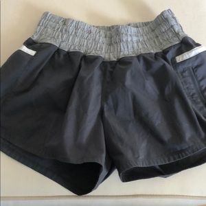 Lululemon Size 6 Gray Shorts